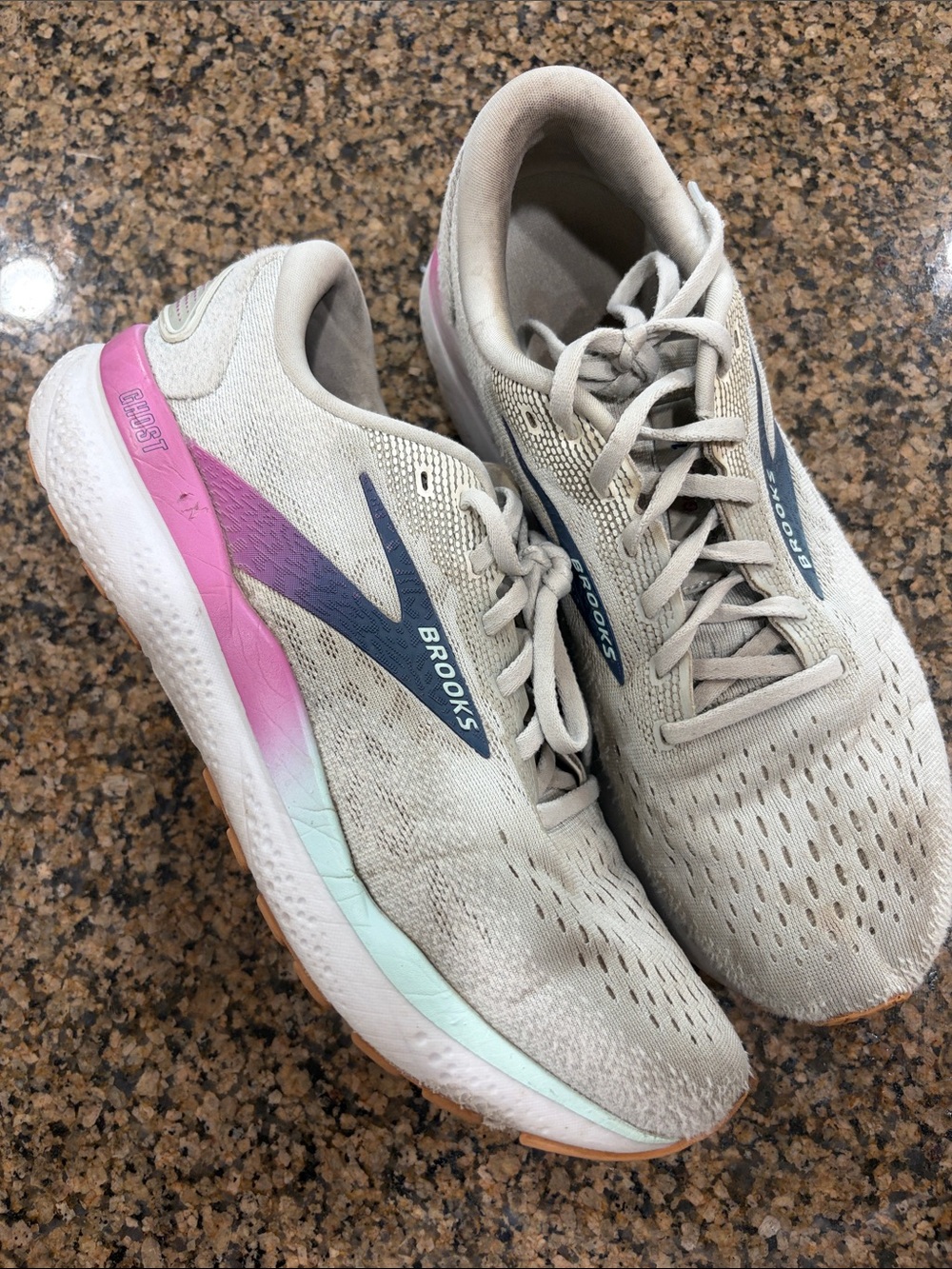 Brooks Women’s Running Shoes in Light Gray with Pink & Aqua Accents size 11